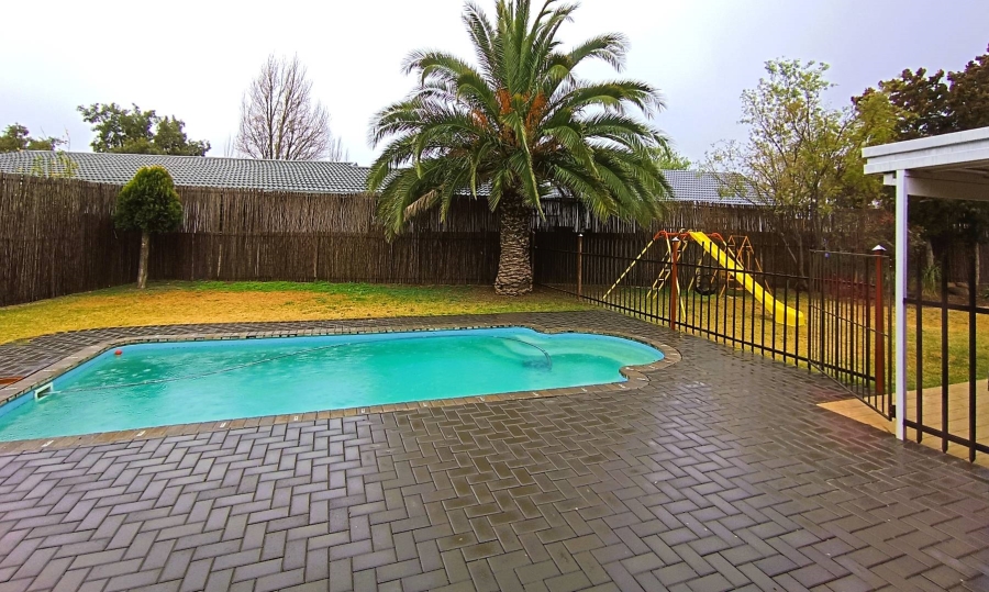 4 Bedroom Property for Sale in Langenhovenpark Free State